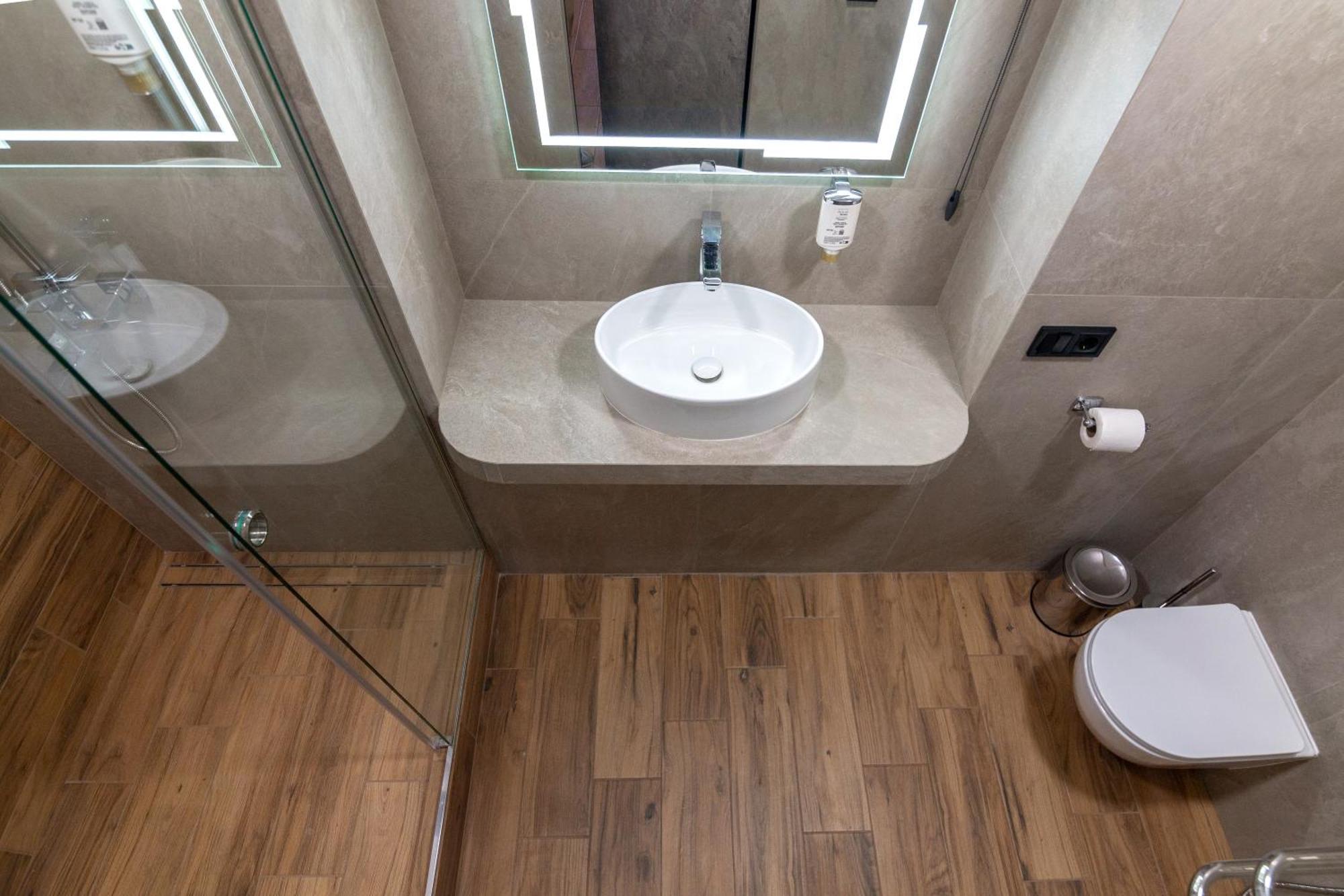 Royal Hot Jucuzzi Apartment Λβιβ Εξωτερικό φωτογραφία