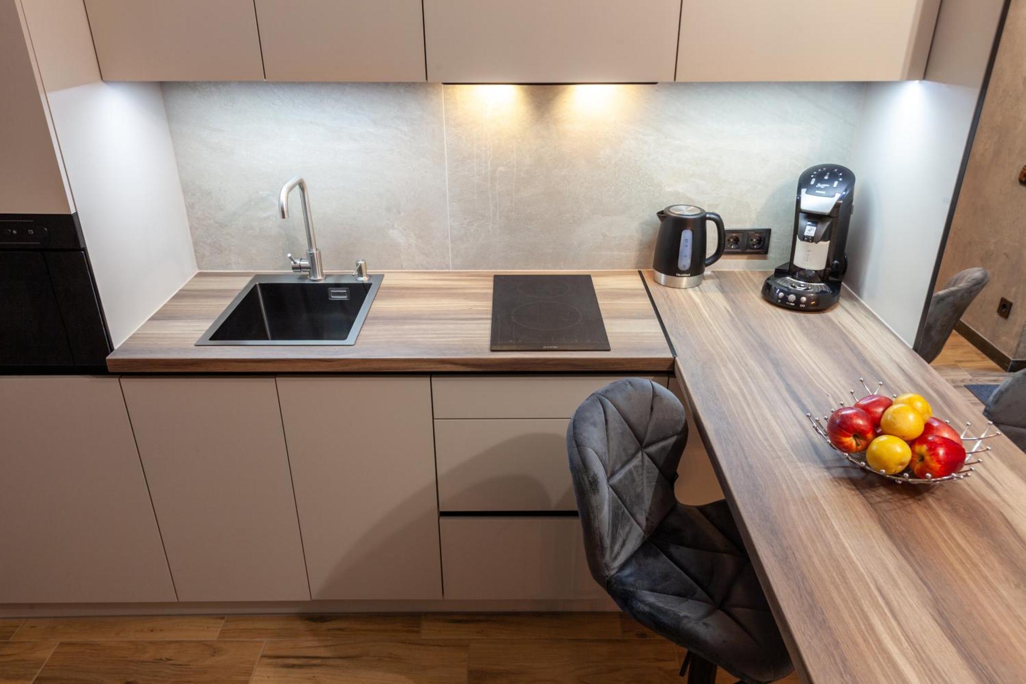 Royal Hot Jucuzzi Apartment Λβιβ Εξωτερικό φωτογραφία