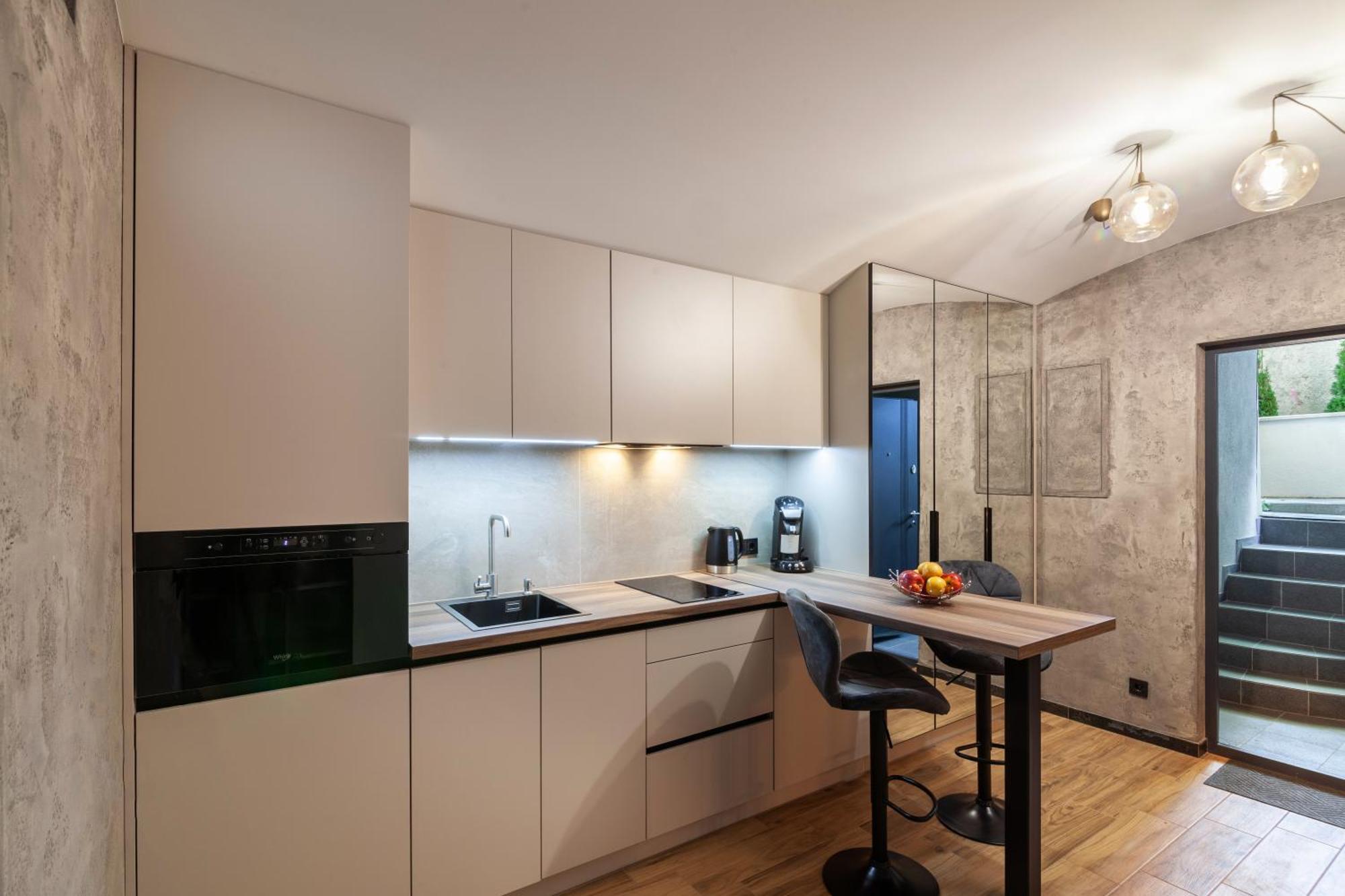 Royal Hot Jucuzzi Apartment Λβιβ Εξωτερικό φωτογραφία