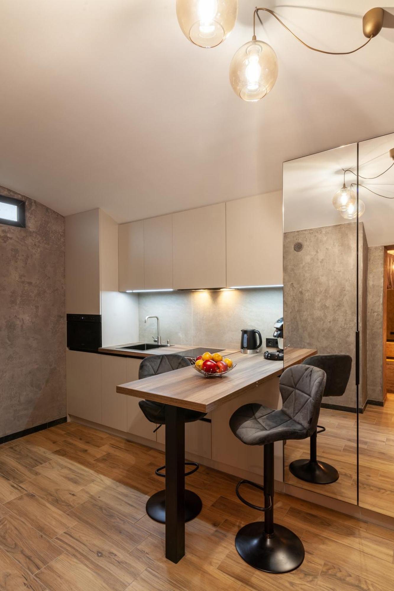 Royal Hot Jucuzzi Apartment Λβιβ Εξωτερικό φωτογραφία