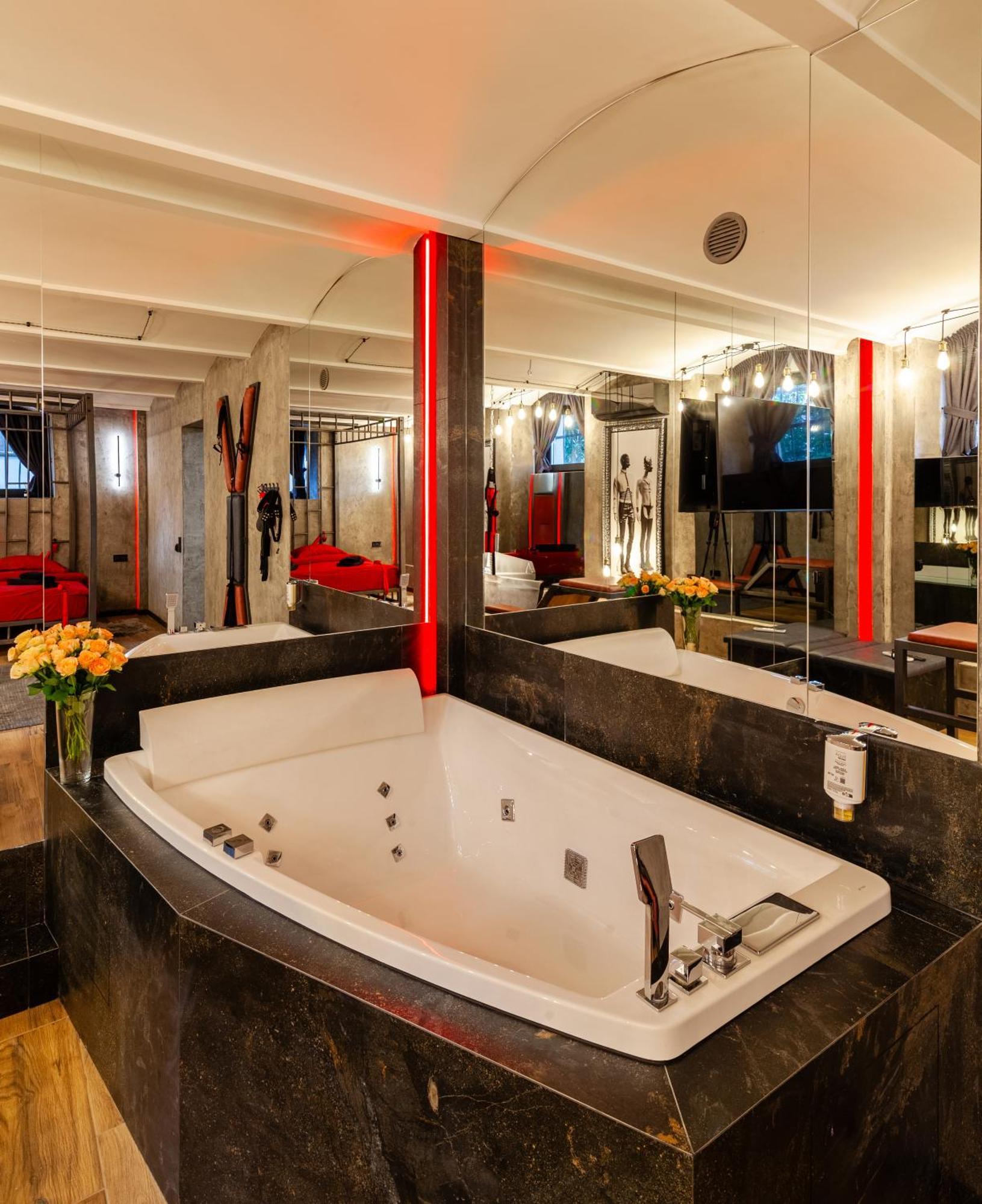 Royal Hot Jucuzzi Apartment Λβιβ Εξωτερικό φωτογραφία